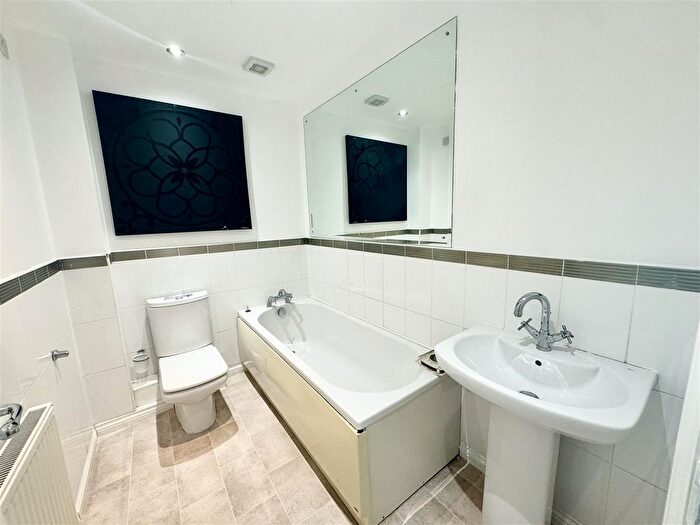 4 Bedroom Town House To Rent In Fullerton Way, Thornaby, Stockton-On-Tees, TS17