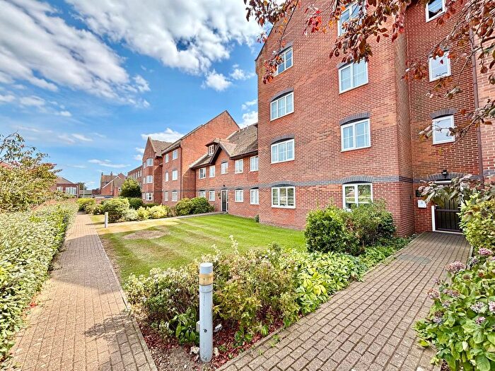 2 Bedroom Flat For Sale In Hastings Road, Bexhill On Sea, TN40