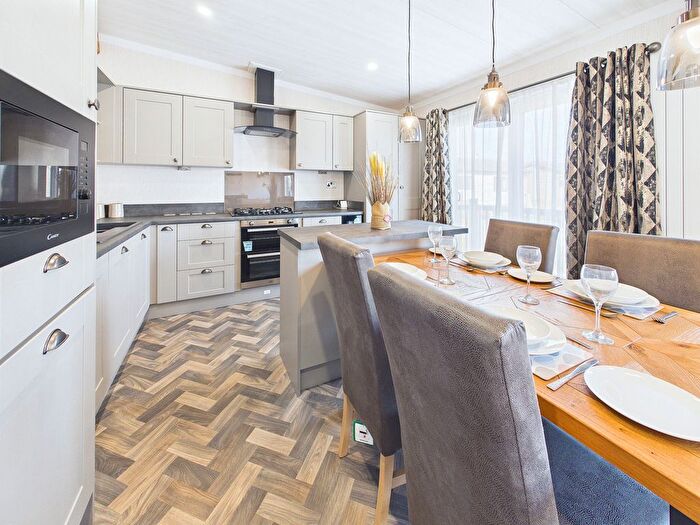 2 Bedroom Chalet For Sale In Chertsey Lane, Staines-Upon-Thames, TW18