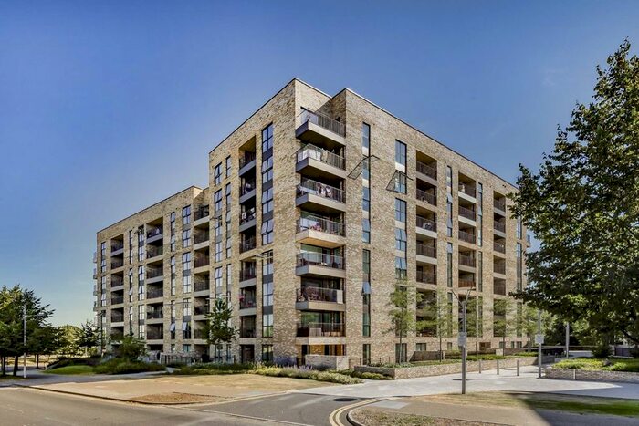 2 Bedroom Flat To Rent In Lakeside Drive, Park Royal, London, NW10