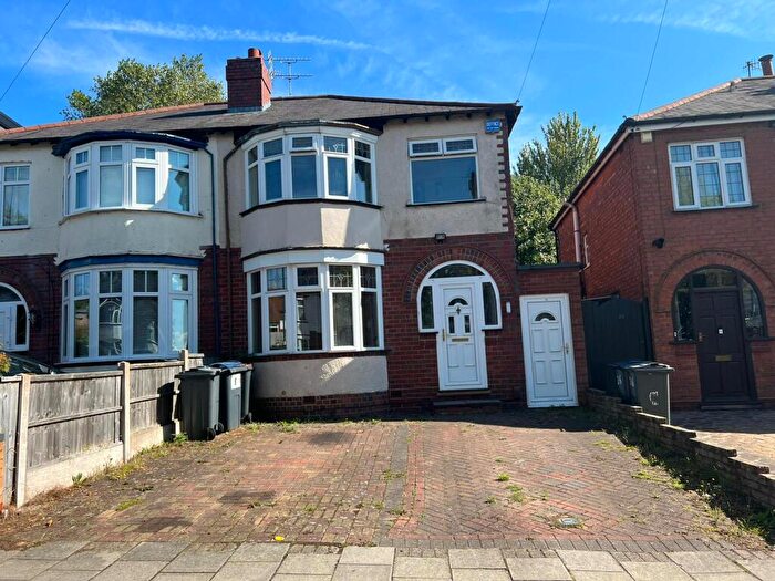 3 Bedroom Semi-Detached House To Rent In White Road, Quinton, B32