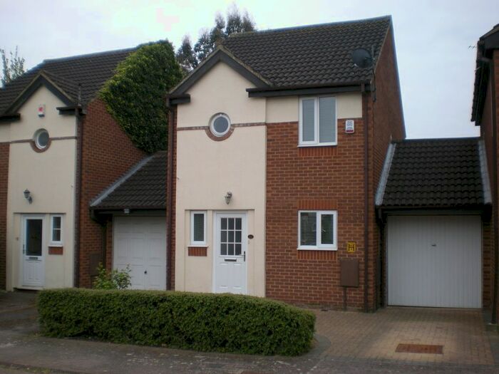 3 Bedroom Detached House To Rent In Hoppers Meadow, Loughtn, MK5