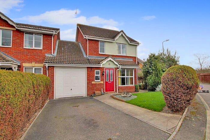 3 Bedroom Detached House To Rent In Kingsley Meadows, Wickford SS12