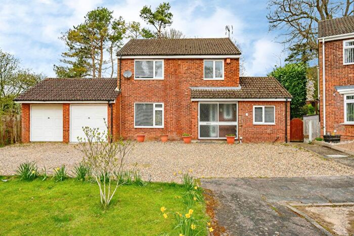 3 Bedroom Detached House For Sale In Hunting Gate, Hemel Hempstead, HP2