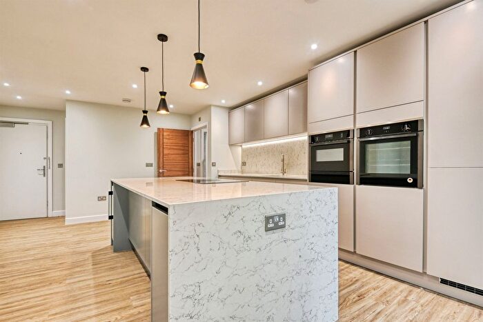 2 Bedroom Flat For Sale In Hatfield Court, Tamworth, B79