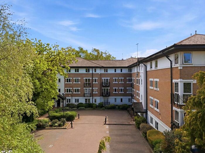 2 Bedroom Flat For Sale In Byron Court, Wanstead, E11