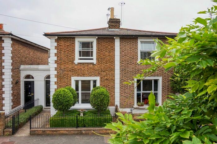 2 Bedroom Terraced House To Rent In Dunstable Road, Richmond, TW9