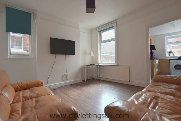 5 Bedroom Semi-Detached House To Rent In Lenton Nottingham, NG7