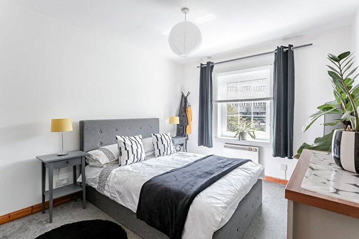 2 Bedroom Flat For Sale In Sheriff Bank, Edinburgh, EH6