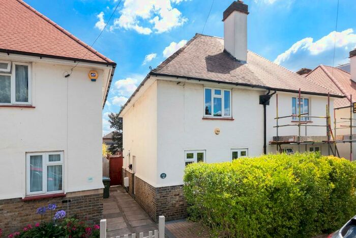 3 Bedroom Semi-Detached House To Rent In Tivoli Road, West Norwood, London, SE27