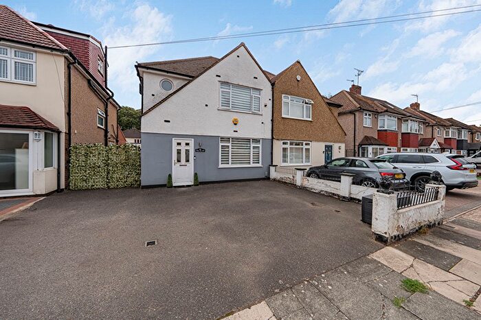 3 Bedroom Semi-Detached House For Sale In Blossom Way, West Drayton, UB7