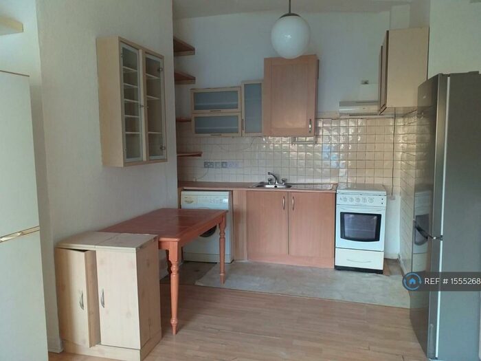 2 Bedroom Flat To Rent In Friern Barnet Road, London, N11