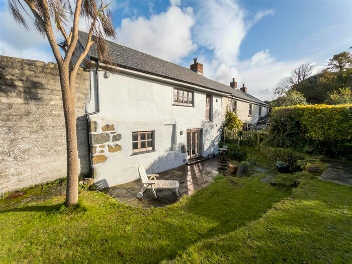 2 Bedroom Property For Sale In Rural Haven, Mullion, TR12