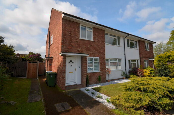 2 Bedroom Maisonette To Rent In Esher Close, Bexley, DA5