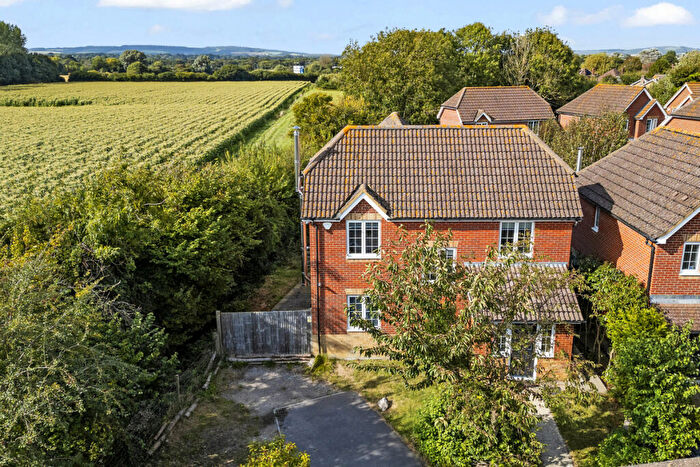 3 Bedroom Detached House For Sale In Deer Close, Chichester, PO19