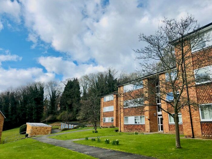 2 Bedroom Property To Rent In Hillside Road, Whyteleafe CR3