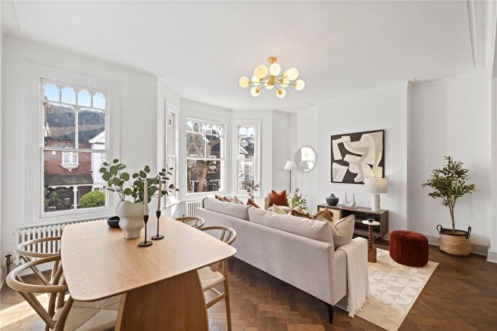 3 Bedroom Terraced House For Sale In Wakehurst Road, London, SW11