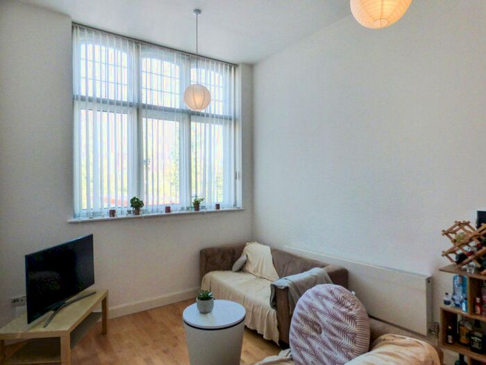 2 Bedroom Flat To Rent In Bristol Road, Selly Oak, Birmingham, B29
