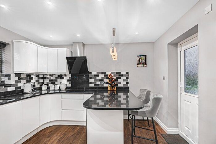 4 Bedroom Detached House For Sale In Great Flatt, Passmonds, Rochdale, OL12