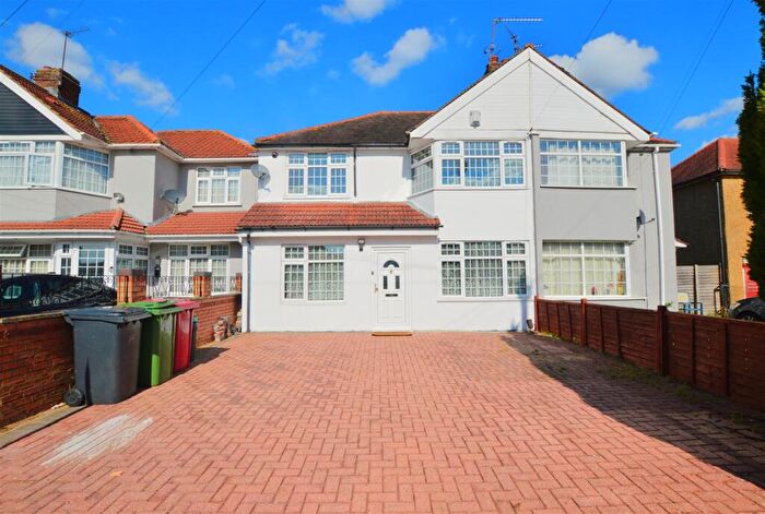 4 Bedroom Semi Detached House For Sale In Littleport Spur, Slough, SL1