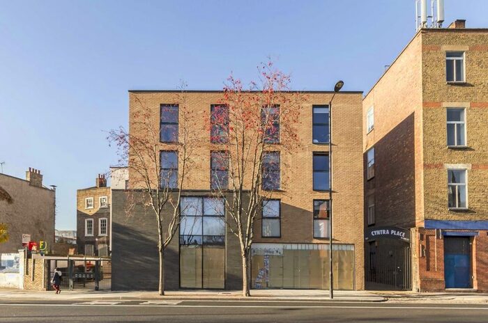 3 Bedroom Flat To Rent In Mare Street, London, E8