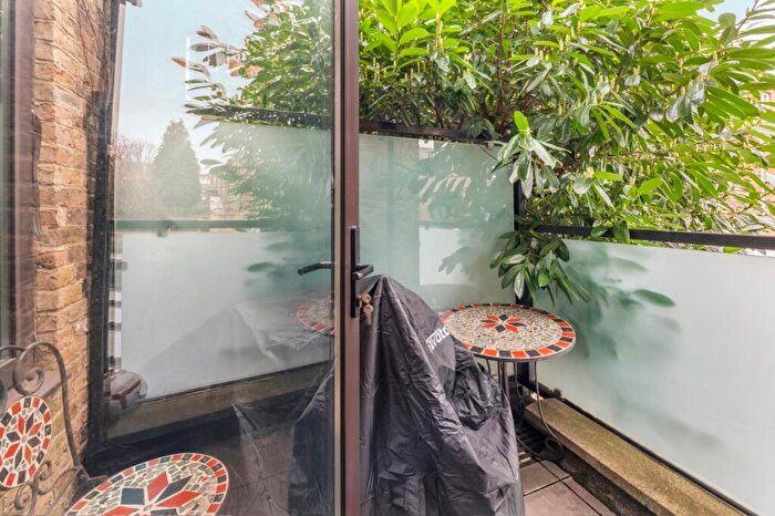 1 Bedroom Flat For Sale In Hemstal Road, West Hampstead, NW6