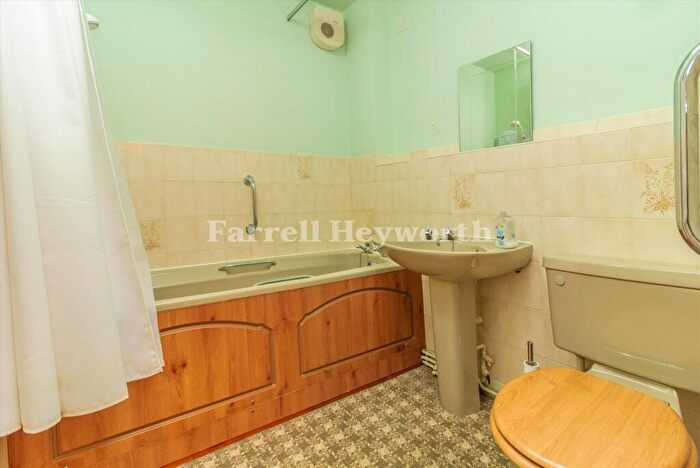 2 Bedroom Flat For Sale In Regent Court, Fulwood, Preston, PR2