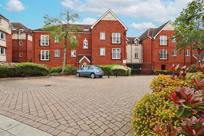 2 Bedroom Flat For Sale In Peppermint Road, Hitchin, SG5