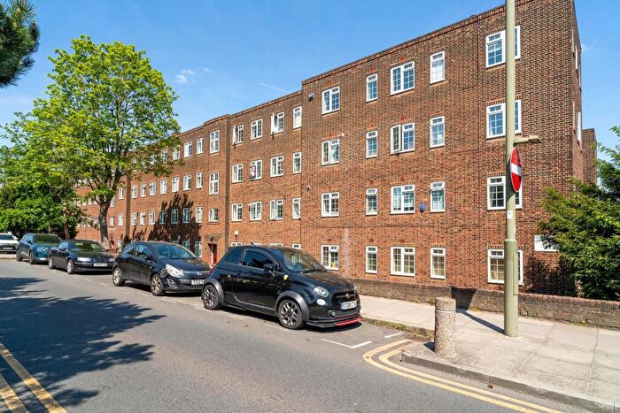 1 Bedroom Flat For Sale In Burnham Court, Brent Street, Hendon, NW4