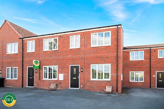 3 Bedroom House For Sale In Lime Tree Crescent, New Rossington, Doncaster, DN11