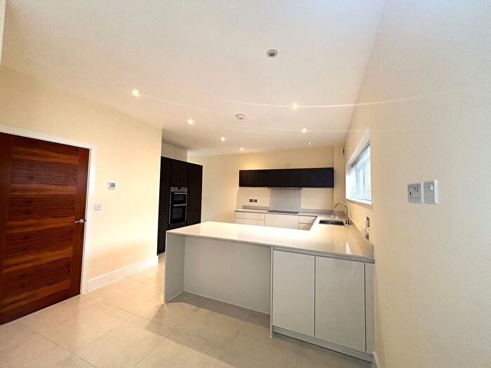 4 Bedroom Property To Rent In Dukes Walk, Exeter, EX2