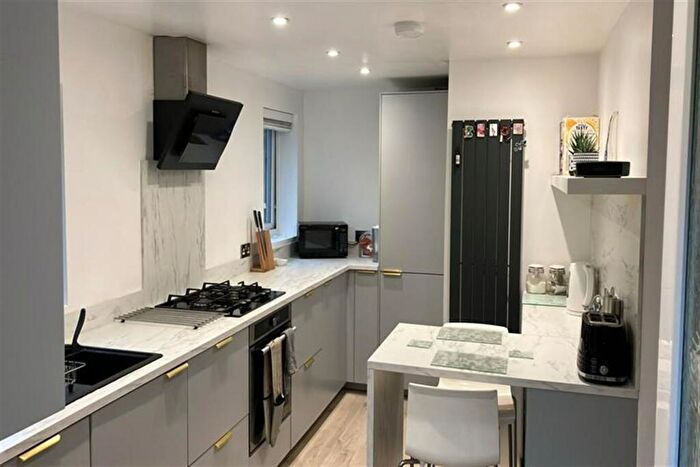 1 Bedroom Flat To Rent In Bedroom Ground Floor Flat In Winton, BH3