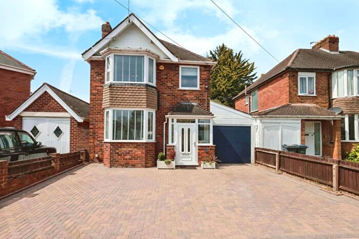 3 Bedroom Detached House For Sale In Heythrop Grove, Birmingham, B13