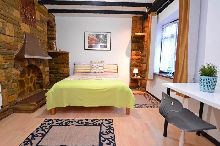 5 Bedroom Terraced House To Rent In Stothard Street, Whitechapel, London, E1