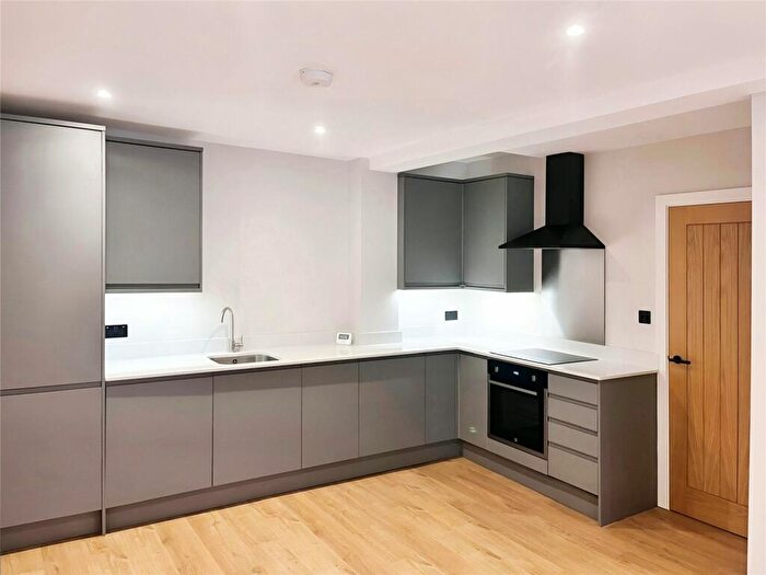 2 Bedroom Flat To Rent In Dallaway Gardens, East Grinstead, West Sussex, RH19