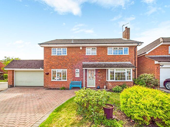 4 Bedroom Detached House For Sale In Watermill Way, Weston Turville, HP22