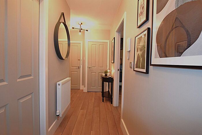 2 Bedroom Flat For Sale In Kensal Drive, Manchester, M20