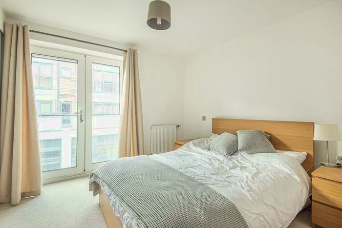 2 Bedroom Apartment To Rent In Park Way, Newbury, RG14