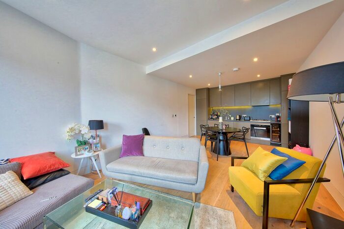 2 Bedroom Flat To Rent In Nightingale House, Fulham High Street, Fulham, London, SW6