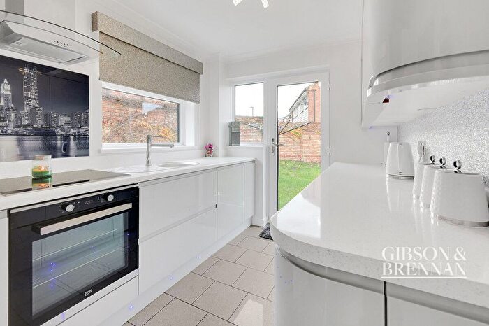 3 Bedroom Semi-Detached House For Sale In Challock Lees, Basildon, SS13