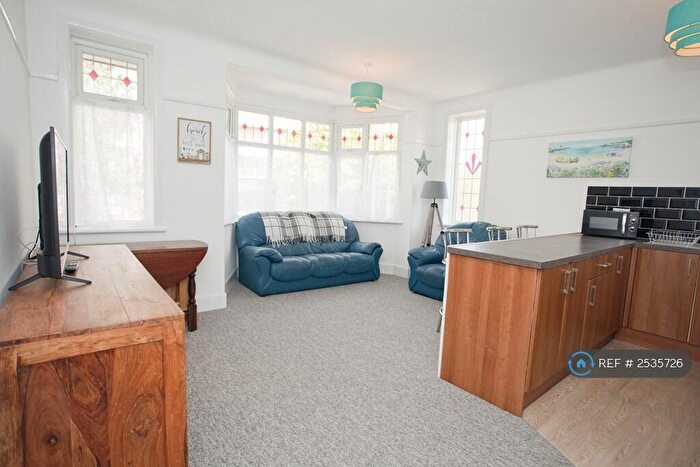 3 Bedroom Flat To Rent In Princes Court, Bournemouth, BH1