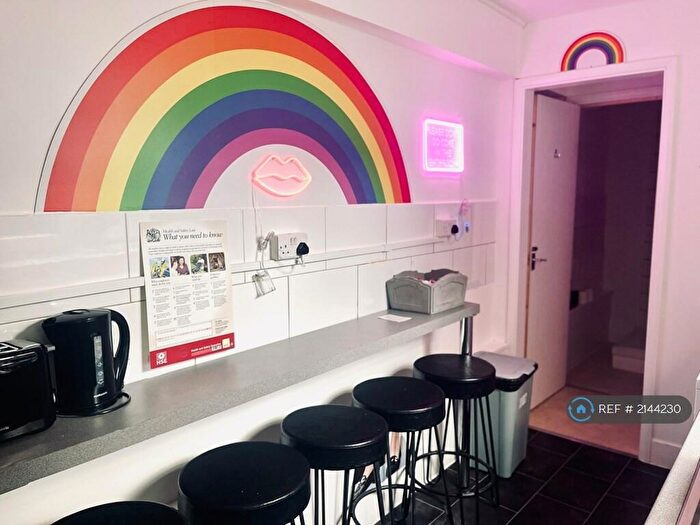 3 Bedroom Flat To Rent In Oriental Place, Brighton, BN1