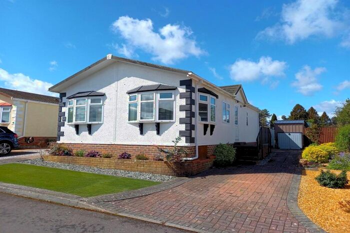 2 Bedroom Mobile Home For Sale In Winchester, SO21