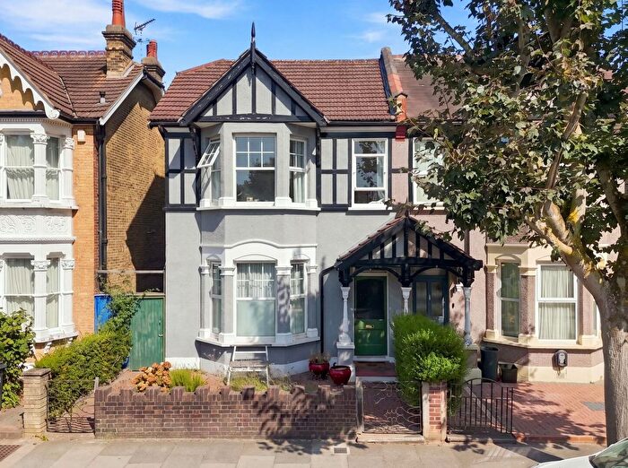3 Bedroom Property For Sale In Wanstead Park, Aldersbrook, E12