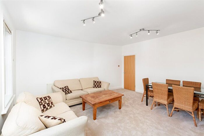 3 Bedroom Flat To Rent In Fordwych Road, London, NW2