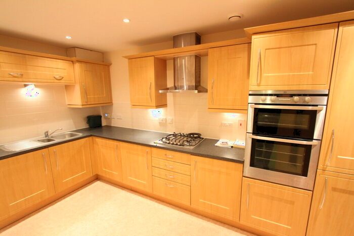 2 Bedroom Flat To Rent In Dean Court Road, Cumnor Hill, Oxford, OX2