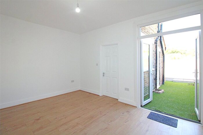 1 Bedroom Flat To Rent In Oval Road, Croydon, CR0