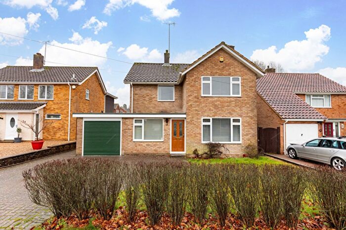 3 Bedroom Detached House For Sale In Grattons Drive, Crawley, RH10
