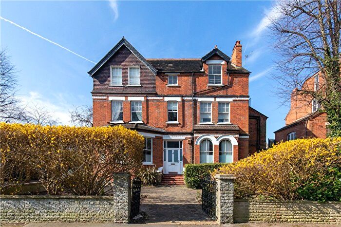 2 Bedroom Flat To Rent In The Drive, London, SW20