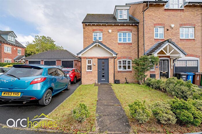 3 Bedroom Semi-Detached House For Sale In Blakemore Park, Atherton, M46